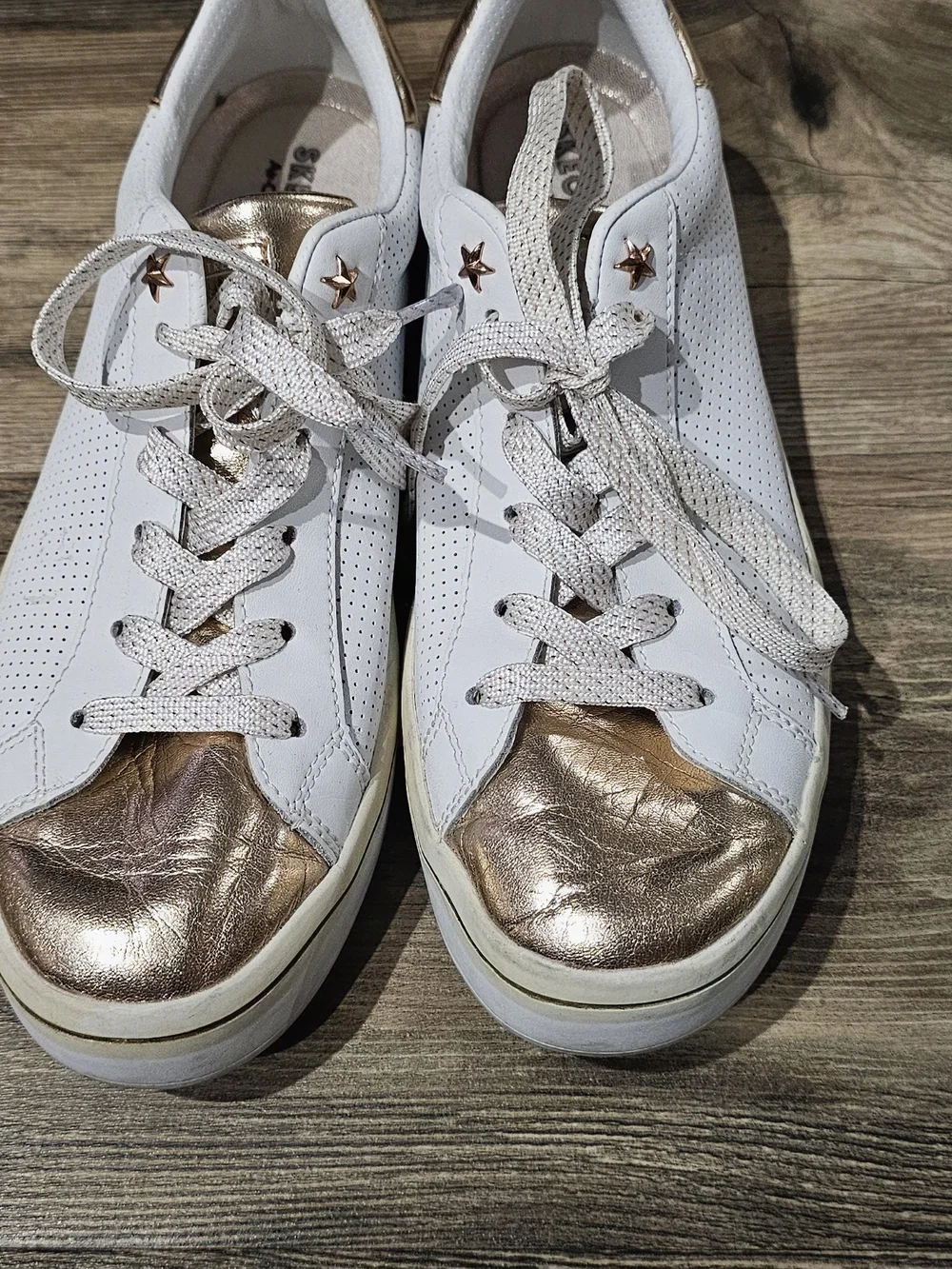 SKECHERS Street White/Gold Leather Low Top Lace-Up Sneakers Air Cushioned Foam